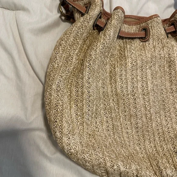 Stylish Tan Woven Fossil bag - Picture 4 of 8